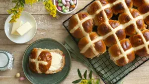 Hot cross buns