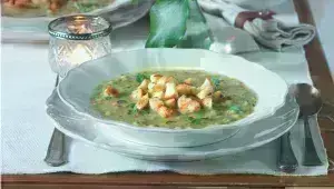 Hrachová polévka s krutony