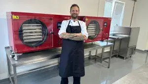 Lukáš Zach se svým lyofilizátorem