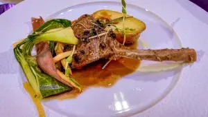 Jehněčí pečeně s marinádou v asijském stylu podle Kena Homa