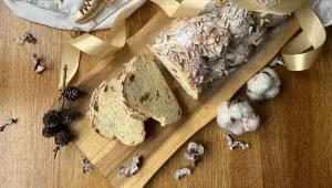 Vánočka od Míši Landové je sázka na jistotu. Naučte se plést ze šesti pramenů podle podrobného návodu a upečte si tu nejvláčnější vánočku napoprvé