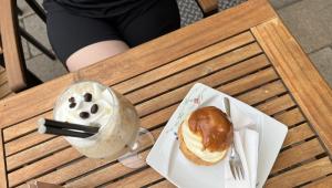 Větrník a ledové cappuccino z Bistrotéky