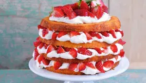 Jahodový dort se šlehačkou podle Dity P.