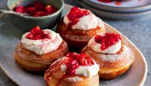 Vdolky s jahodami a tvarohem