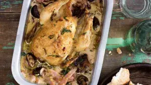 Jarní kuřátko na houbách a smetaně