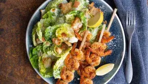 Krevetová variace na salát Caesar