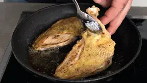 Kuřecí supreme - maso na pánvi