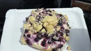 Ovocný koláč s drobenkou z Kus Koláče.jpg