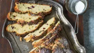 Kynutá vánočka s pistáciemi