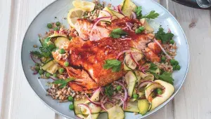 Medový losos se špaldovým salátem