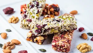 Müsli tyčinky v mnoha podobách: záleží jen na vás, co do nich dáte