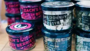 Lyofilizovaný kozí sýr od Zach´s pesto and chilli