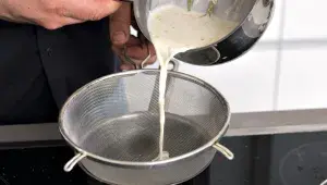 Estragonová omáčka - pasírování omáčky