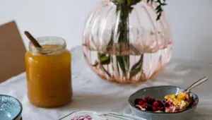 Tvarohový jáhelník s lesními plody podle Buchta v troubě