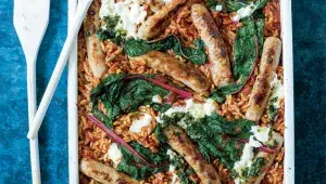 Pečené orzo s klobáskami