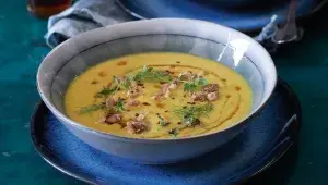 Polévka s pórkem a fenyklem