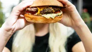 Burger z Arthur's Pub