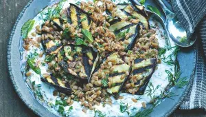 Salát s grilovaným lilkem