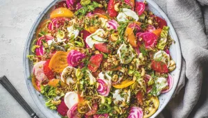 Salát s řepou, citrusy a kozím sýrem