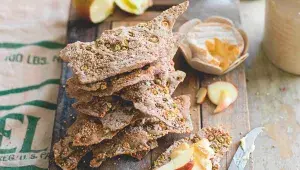 Sezamové krekry s jarní cibulkou