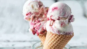 Smetanová třešňová zmrzlina