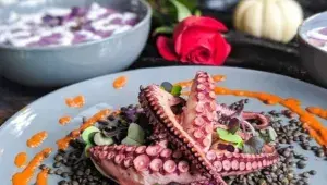 Chobotnice à la vaření hadi