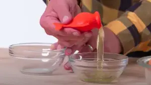 Rybička na oddělování žloutků