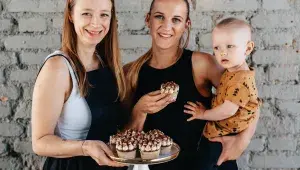 Lenka Hnidáková s autorkou receptu na tiramisu cupcakes Andreou Kocovou