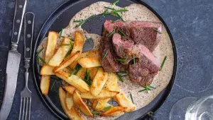 Steak se smetanovo-hořčičnou omáčkou