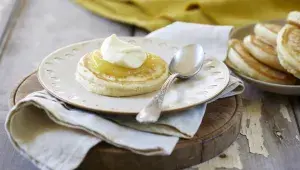 StockFood_12465646_HiRes_Lemon_pikelets.jpg
