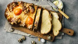 Řecké velikonoční tsoureki