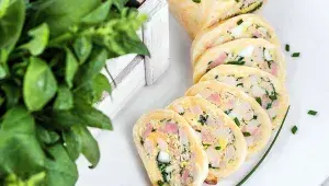 Sýrová roláda s míchanými vejci a se šunkou