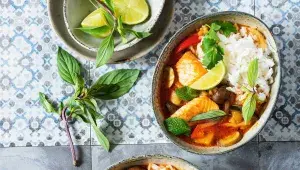 Thajské červené kari s lososem