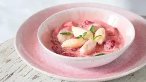 Tvarohové nočky s rozmačkanými jahodami