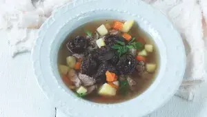 „Zabijačková“ polévka z vepřového kolena