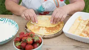 Zapečené palačinky s jahodami