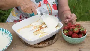 Zapečené palačinky s jahodami