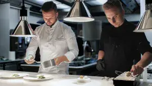 Tým si Jan Knedla pečlivě vybral, jeho kuchaři jsou zapálení do gastronomie