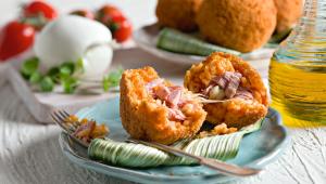 Arancini s tuňákem a mozzarellou
