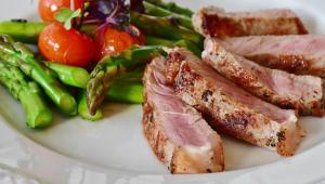 Steak s grilovanou zeleninou