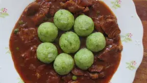 Bramboro-hráškový knedlík Knedlíky Láznička