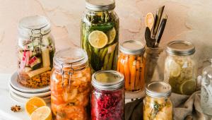 Jak na fermentaci zeleniny? Vyzkoušejte kvašené zelí, pickles nebo korejské kimchi!