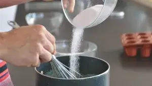 Canelé de Bordeaux - krok 1 - příprava cukrového sirupu