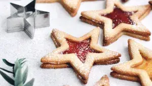 Vánoční cukroví ve tvaru hvězdy