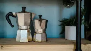 Ikonický tvar moka konvičky je jedním ze symbolů designu 20. století