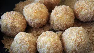 masové kuličky obalované ve strouhance