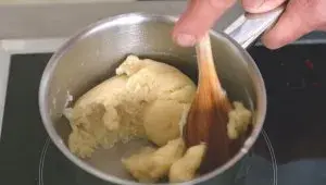 minidezerty eclairs - krok2 - odpalování těsta
