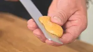 minidezerty eclairs - krok4 - rozpůlení upečených eclairek