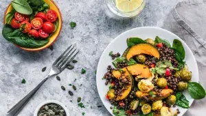 Salát z čočky, dýně a kapustiček