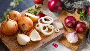 Žlutá a červená cibule